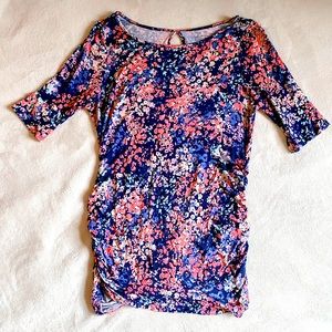 3/$15!💗 Beautiful floral maternity shirt, Medium